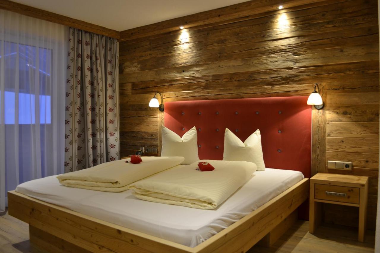 Pension Alpenperle Holzgau Exterior foto