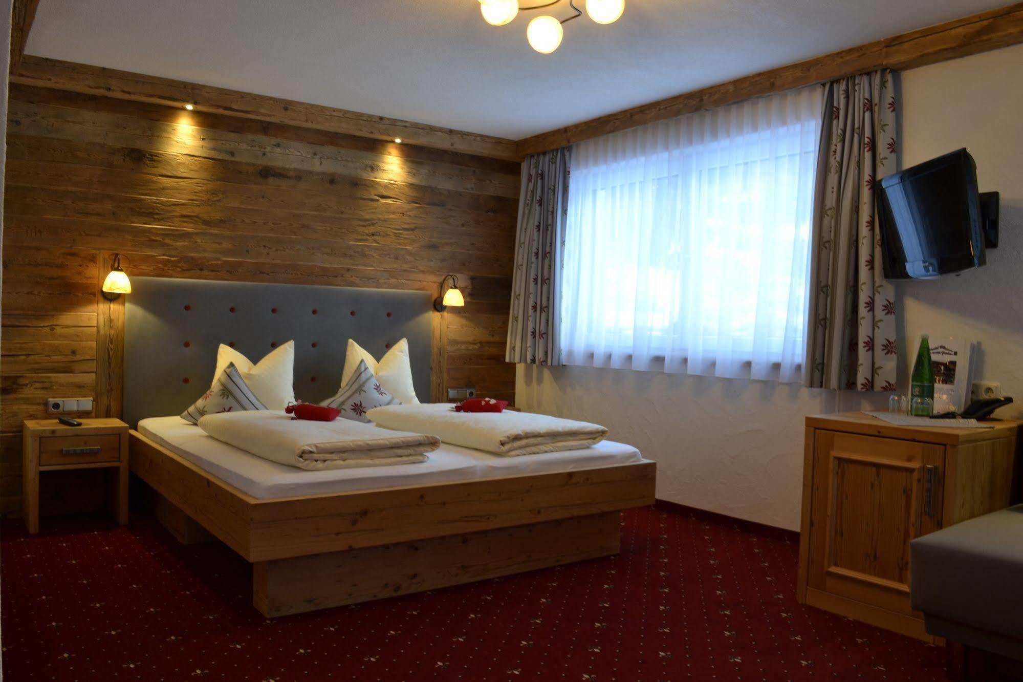 Pension Alpenperle Holzgau Exterior foto